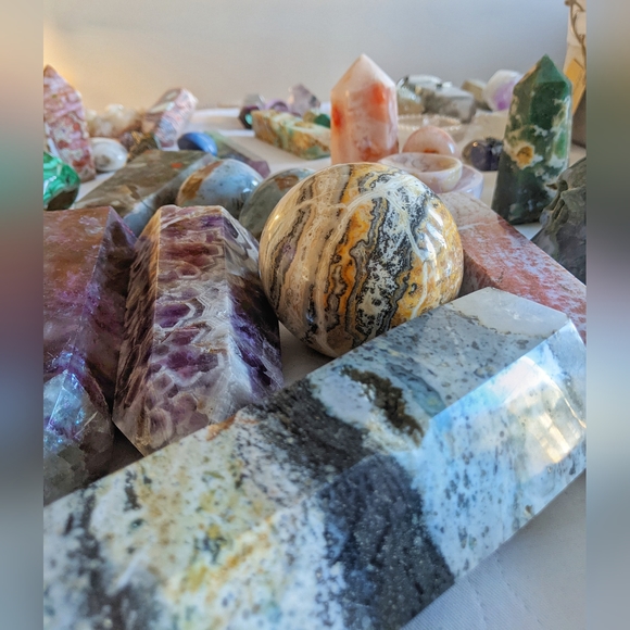 L CRYSTAL MYSTERY BOX ( $380-580 retail value) - Picture 3 of 12